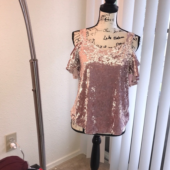 BOGO 🌵 Francesca Crushed Velvet Cold Shoulder Top - Picture 2 of 6